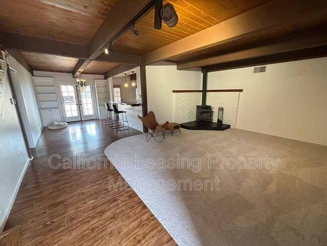 Foto del edificio - 32791 Wagon Wheel Rd