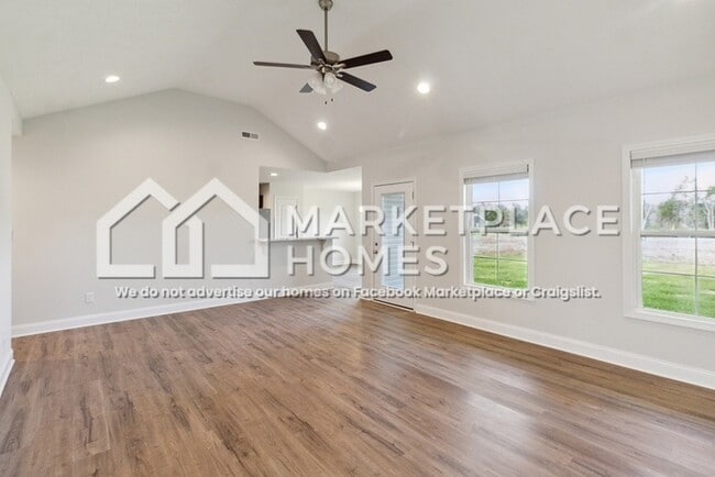 Building Photo - 441 Deluth Dr