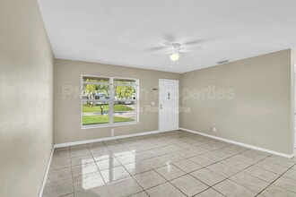 Building Photo - 184 SE 27th Way