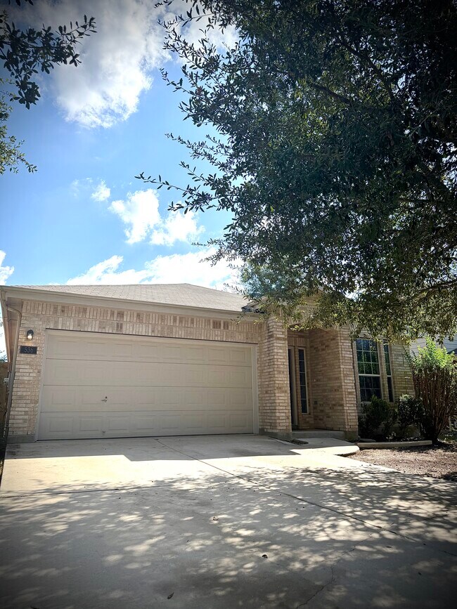 Foto del edificio - 536 Foxford Run Dr