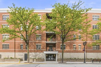 Building Photo - 200 N Addison Ave