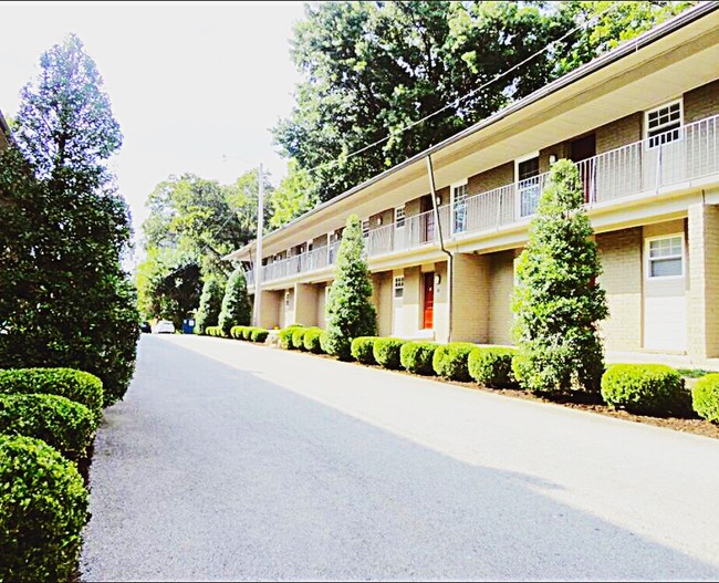 Building Photo - The Avenue Frankfort Apartment Homes