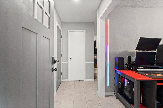 Foto del edificio - 25818 Leafywood Dr