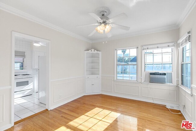Foto del edificio - 635 1/2 Burnside Ave