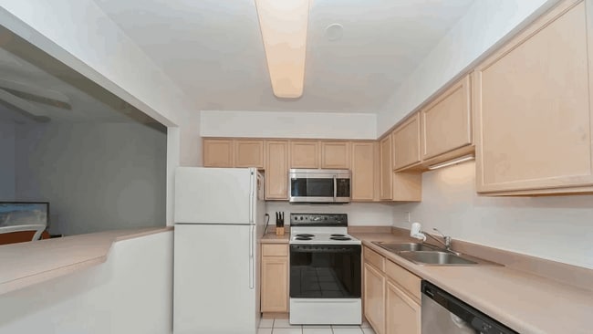 Building Photo - 239 W Court of Shorewood