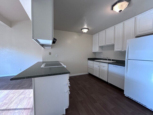 Foto del edificio - 6616-6618 Summer Rain Way
