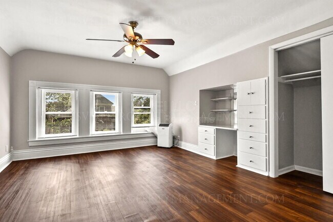 Foto del edificio - 319 W Lee St