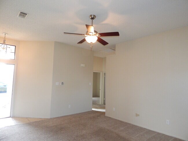 Foto del edificio - 2301 Bluebonnet Dr