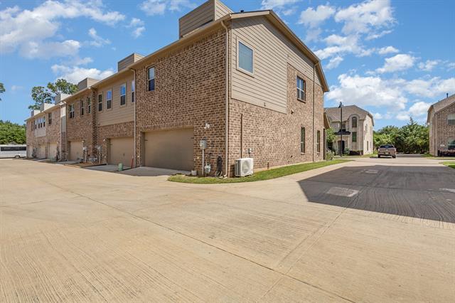 Building Photo - 2224 Zenith Ave