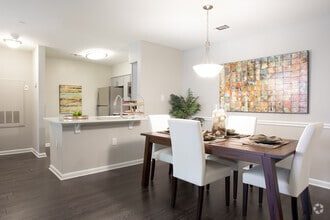 2BR, 2BA - 1,037 SF - Washington - Ellipse at Fairfax Corner