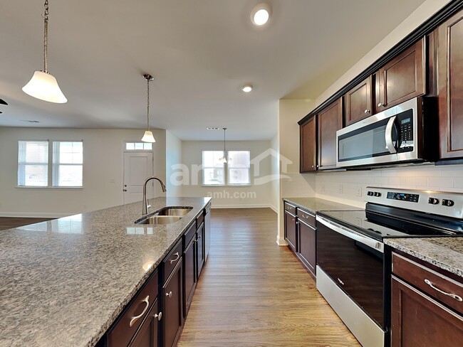 Building Photo - 5125 Jack Byrnes Dr