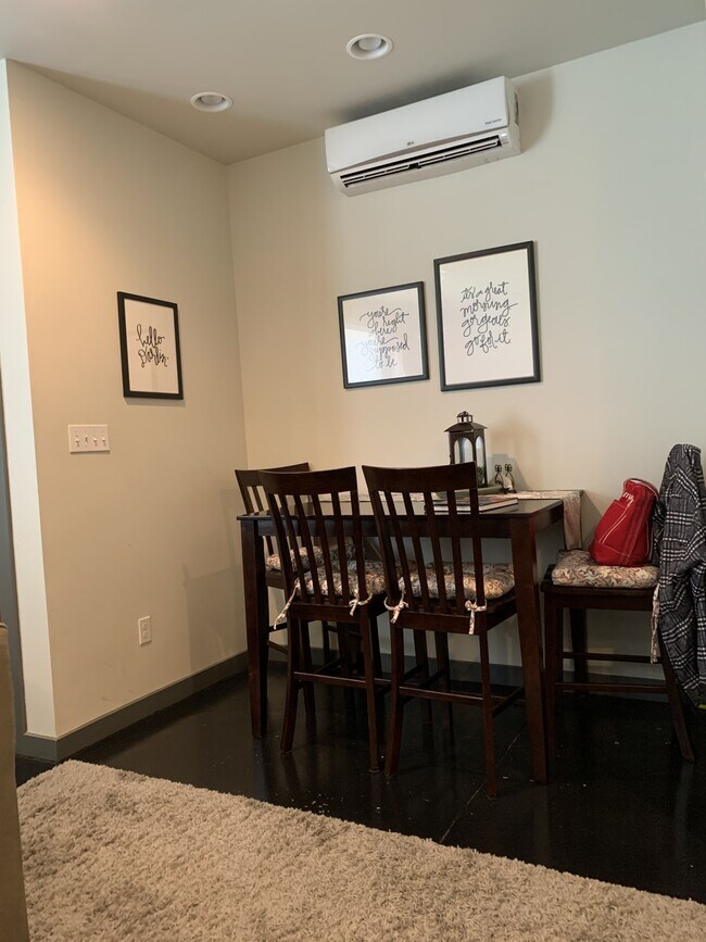 Foto del edificio - 305 W 23rd St