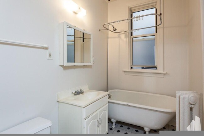 Foto del edificio - 2 bedroom in Chicago IL 60613