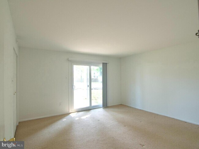 Building Photo - 58 Cavendish Dr