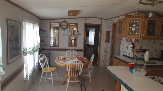 Building Photo - 683 Creekside Dr