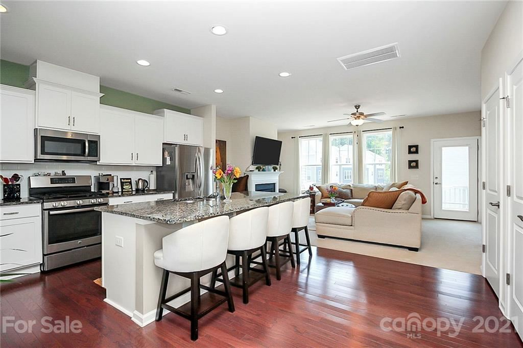 Foto principal - Room in Townhome on Sharon Rd W