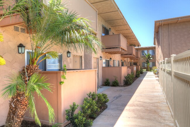 Foto del edificio - 16251 Woodruff Ave
