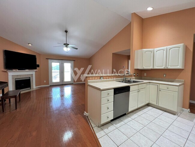 Foto del edificio - SPACIOUS 3 BEDROOM CONDO IN ANDERSON RIDGE...