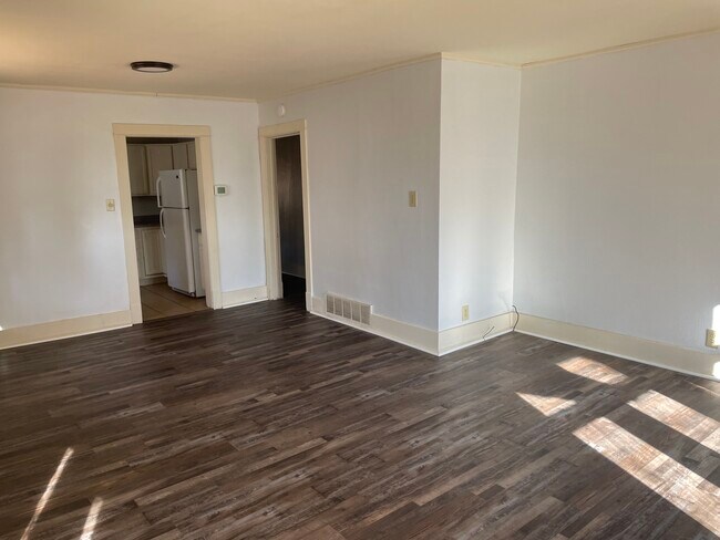 Foto del edificio - 423 W 23rd St