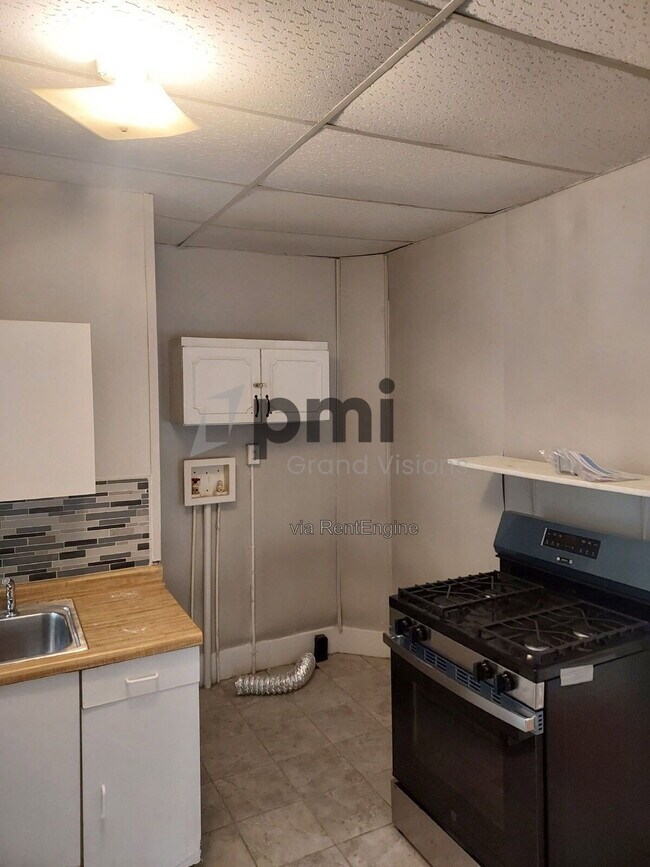 Foto del edificio - 1753 E Clay St