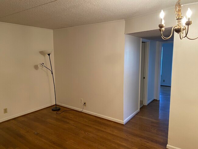 Foto del edificio - 2325 Elliston Pl