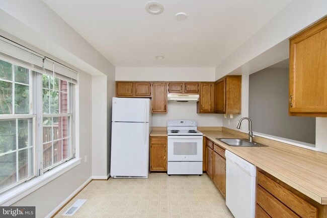 Building Photo - 6643 Medinah Ln