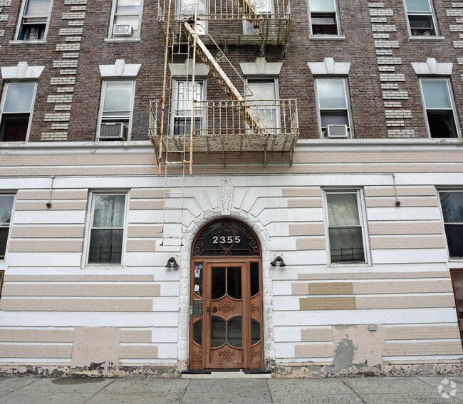 Building Photo - 2355 Southern Blvd