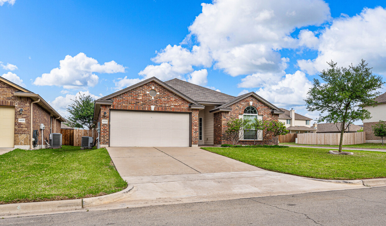 Foto principal - 6601 Cascade Dr