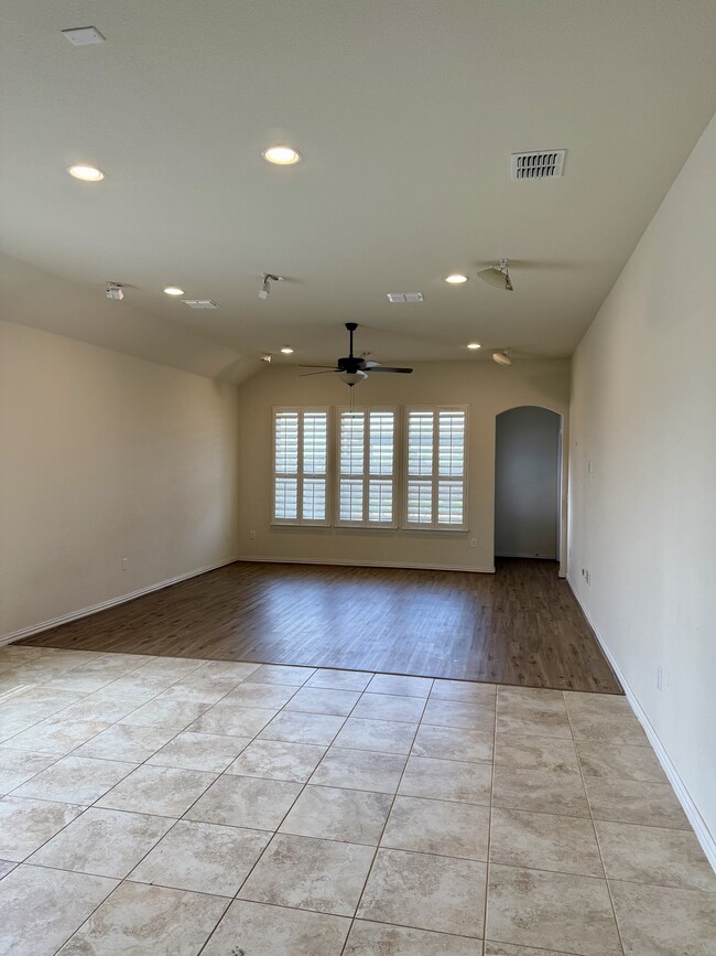 Open living room - 2501 Temple Dr