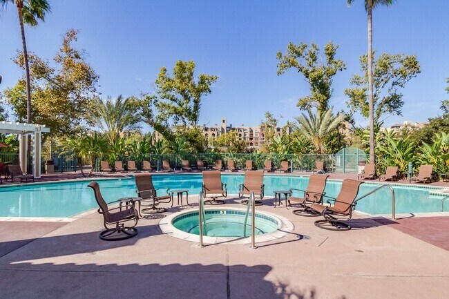 Foto del edificio - Spacious Remodeled Condo at River Colony C...