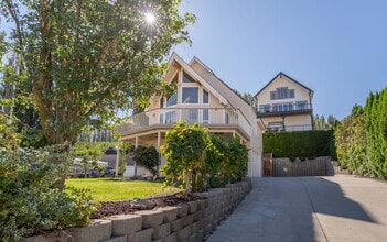 Building Photo - 432 Lakeview Dr