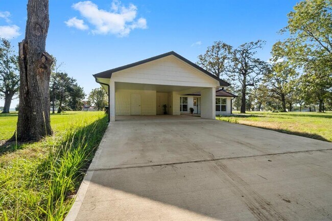 Building Photo - 456 Deep Woods Ln
