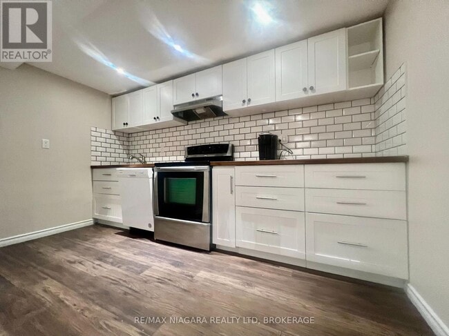 Building Photo - 7253 Thornhill Crescent