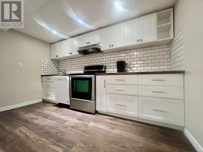 Photo du bâtiment - 7253 Thornhill Crescent