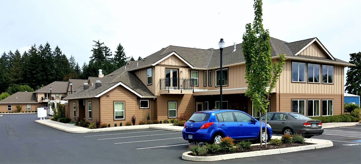 Apartment Entry - 219 NE Fircrest Dr