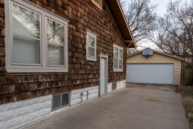 Foto del edificio - Move In Ready Home by Wesley Hospital!