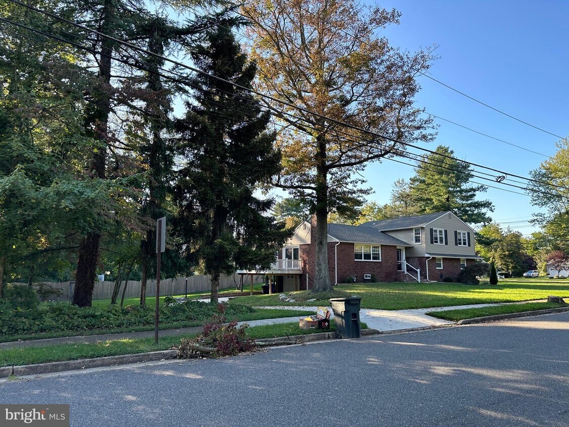 Primary Photo - 2 S Shirley Ave