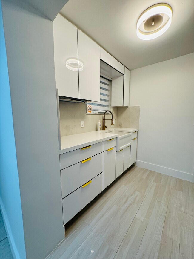 Foto del edificio - 802 NW 22nd Ct