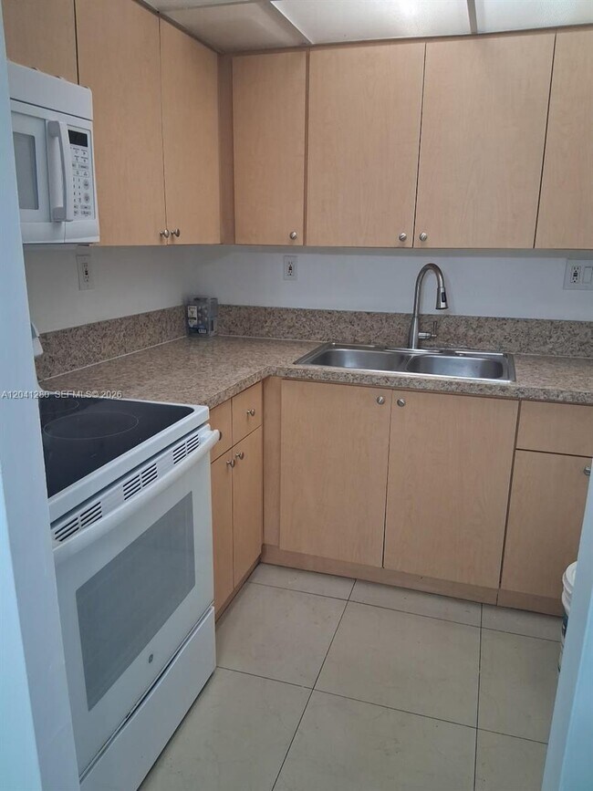 Foto del edificio - 4675 W 18th Ct