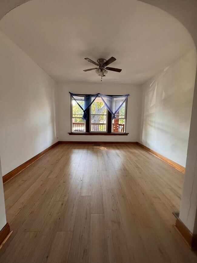 Foto del edificio - 7337 N Honore St
