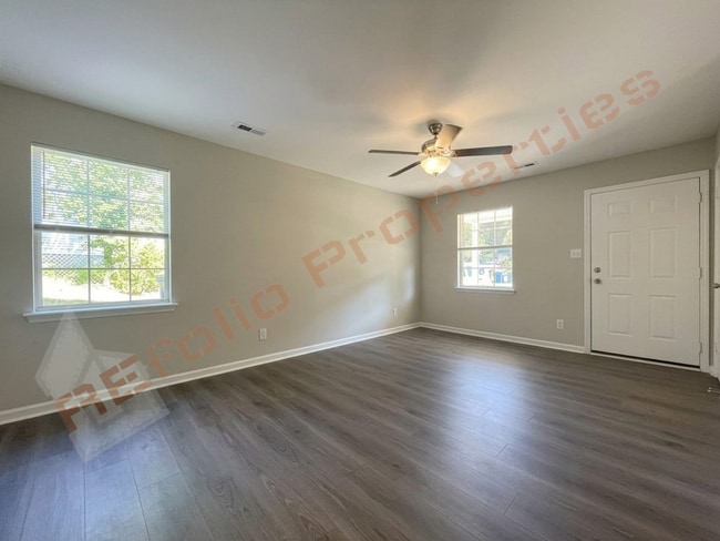 Photo - 601 Larchwood Dr House
