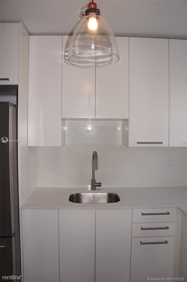 Foto del edificio - 1 br, 1 bath  - 240 Collins Ave