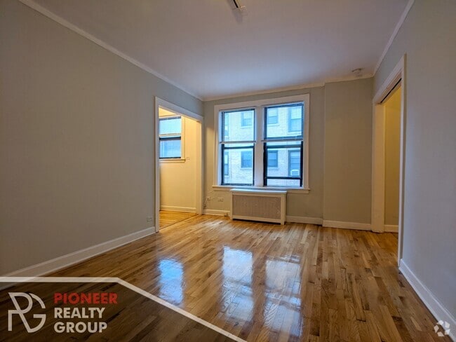 Building Photo - 737 W Belmont Ave