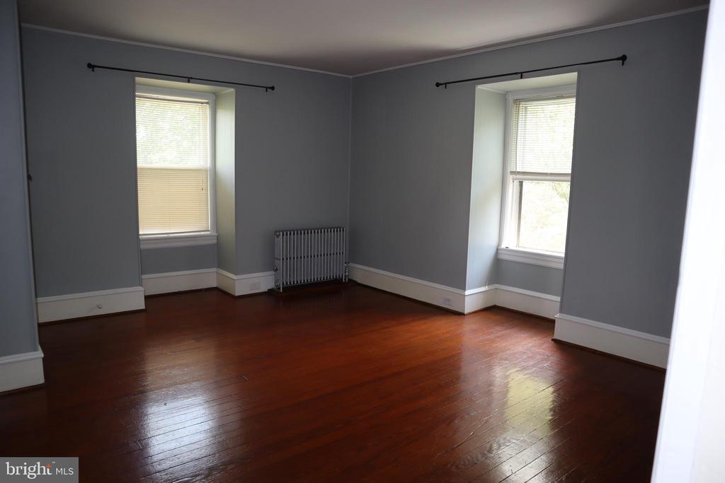 Primary Photo - 208 Linden Ave