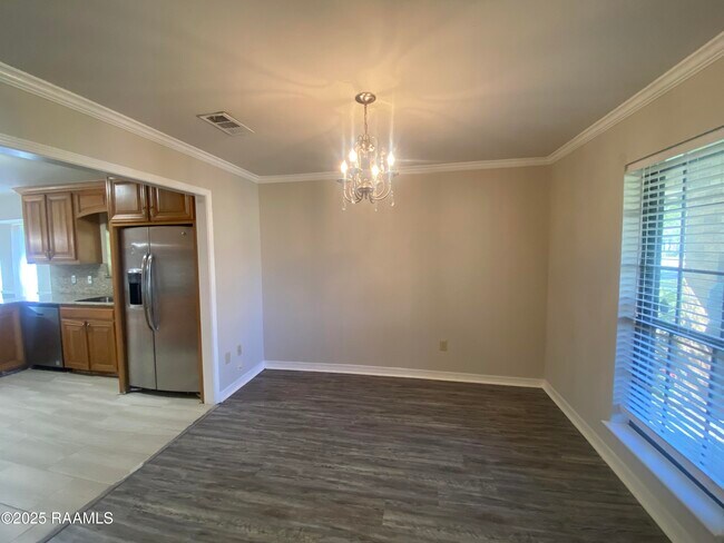 Foto del edificio - 2437 Bernwood Dr