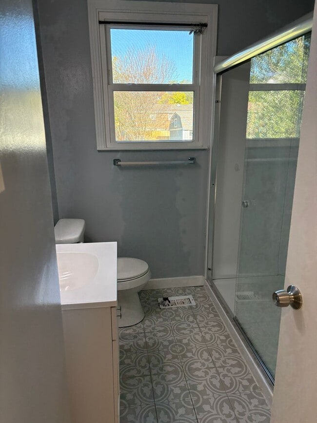 Building Photo - 3 Bedroom 1 1/2 Bathroom Home!