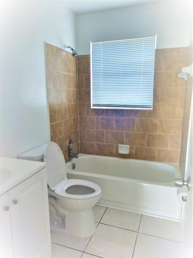 Foto del edificio - 1259 W 37th Ct