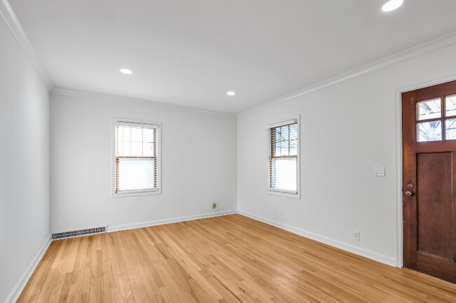 Building Photo - 1927 S 61st St