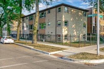 Building Photo - 3119 W Wabansia Ave
