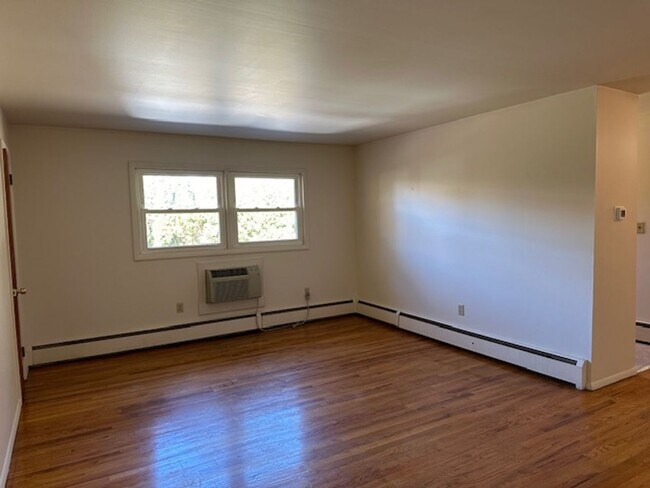 Foto del edificio - 2nd Floor 2 Bedroom 1 Bathroom Apartment F...